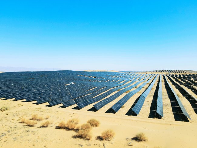 China's First 2GW Single-unit Photovoltaic Project.jpg